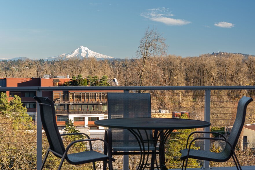 More Photos Of 4540 SW Kelly Ave, Portland Office For Sale