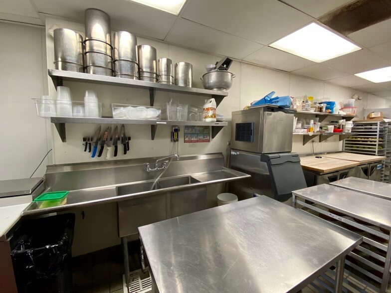 More Photos Of 826 Pico Blvd, Santa Monica Storefront For Sale