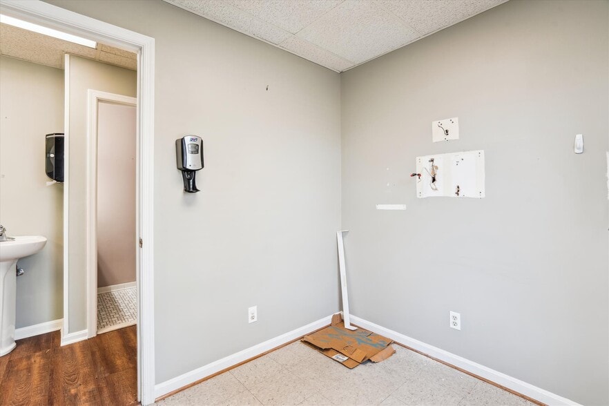 More Photos Of 14333 Laurel Bowie Rd, Laurel Medical For Sale