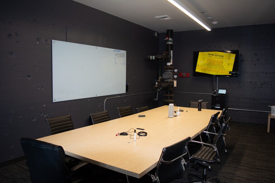 More Photos Of 5012-5116 Dudley Blvd, Mcclellan Flex For Lease