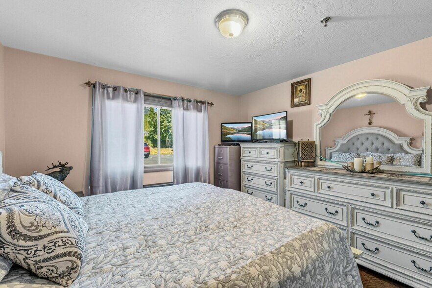 More Photos Of 205 Beaver Lodge Rd, Frisco Hotel For Sale