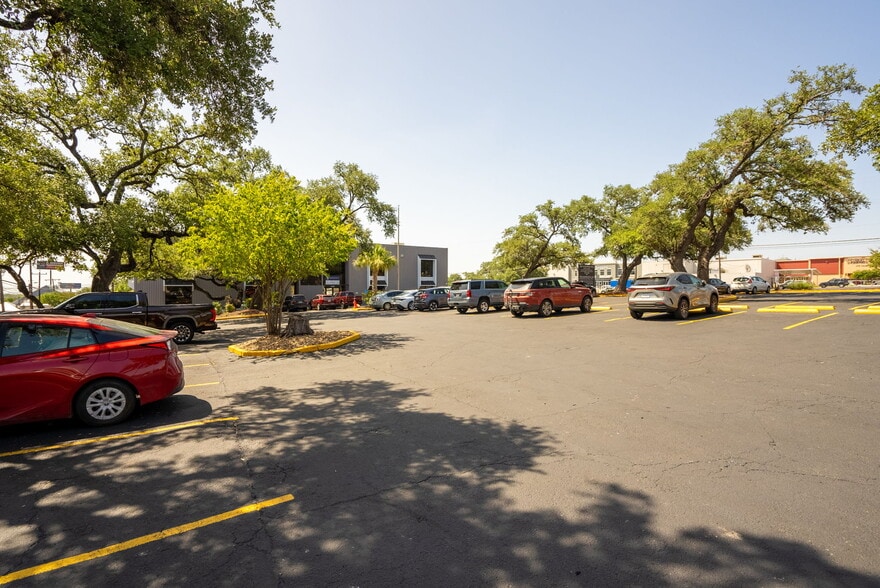 More Photos Of 9502 Computer Dr, San Antonio Medical For Sale