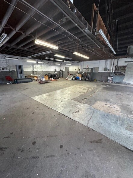 More Photos Of 1537 Bridge St, New Cumberland Auto Dealership For Lease