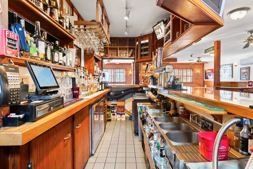 More Photos Of 52 Post Rd, Wells Restaurant For Sale