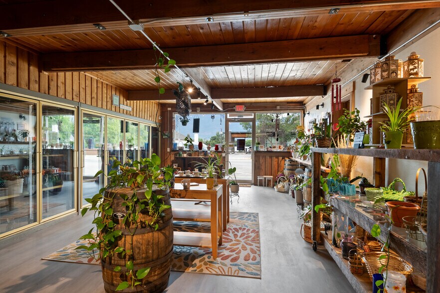 More Photos Of 108 Main St, Stevensville General Retail For Sale