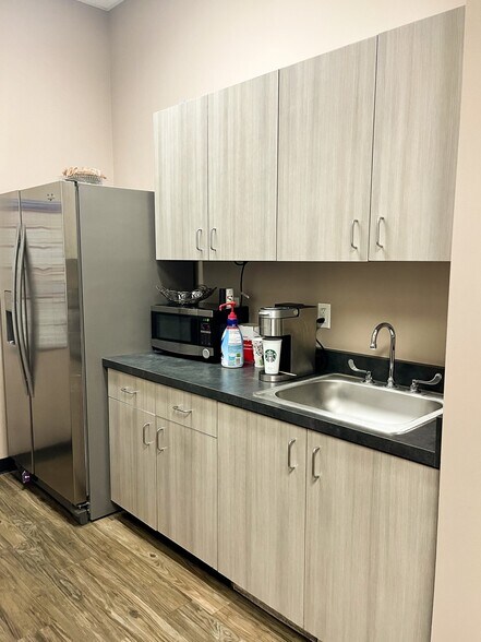 More Photos Of 34225 N 27th Dr, Phoenix Medical For Sale