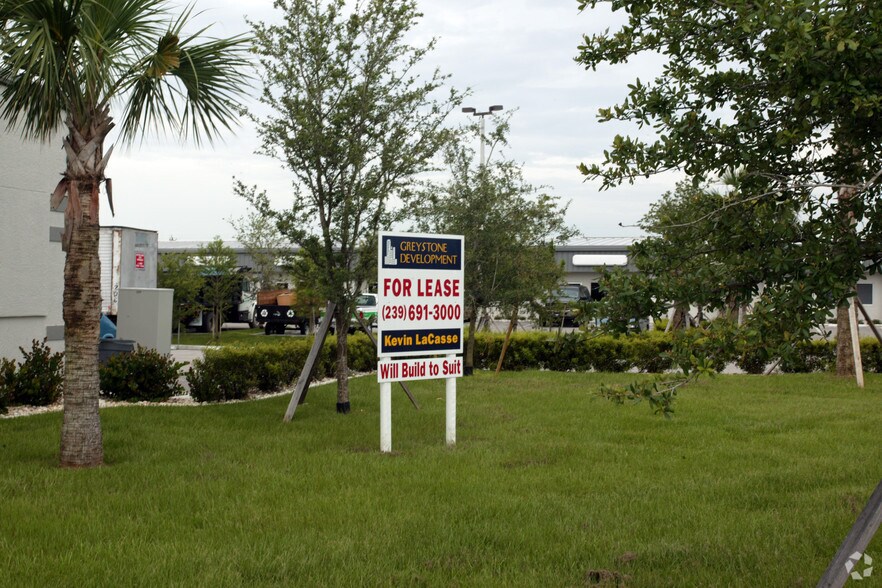 More Photos Of 735 NE 19TH Pl, North Fort Myers Warehouse For Lease