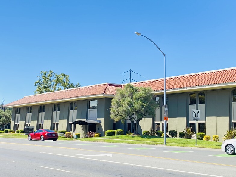 Primary Photo Of 16795 Lark Ave, Los Gatos Loft Creative Space For Lease