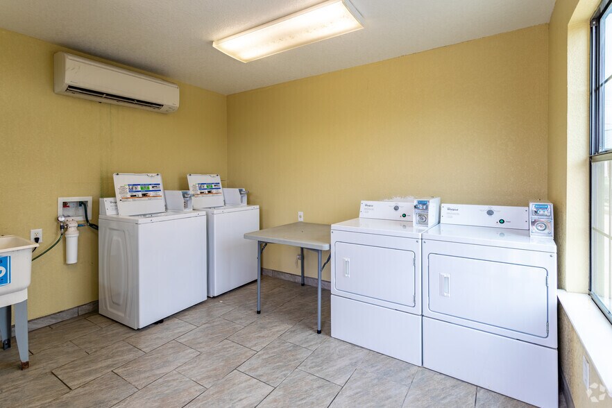 More Photos Of 108 E State Highway 72, Kenedy Hotel For Sale