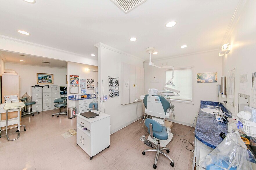More Photos Of 1629 Crenshaw Blvd, Torrance Office Residential For Sale