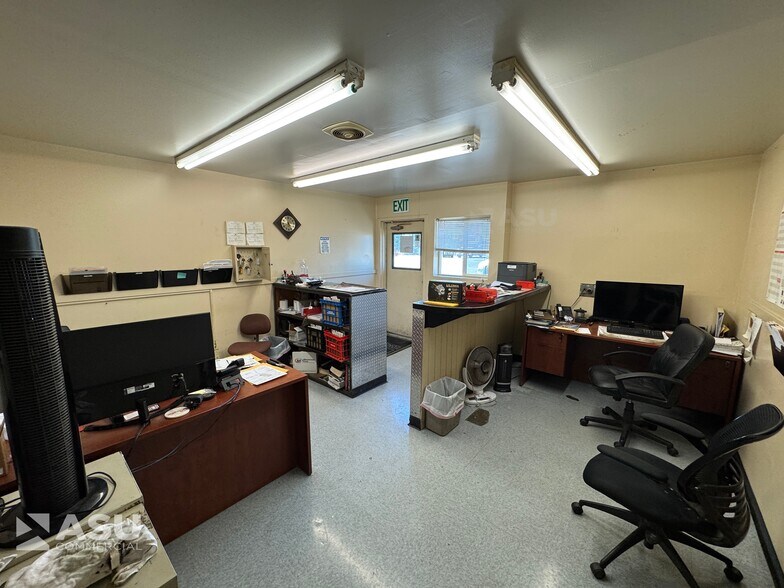 More Photos Of 2901 Gibson St, Bakersfield Warehouse For Lease