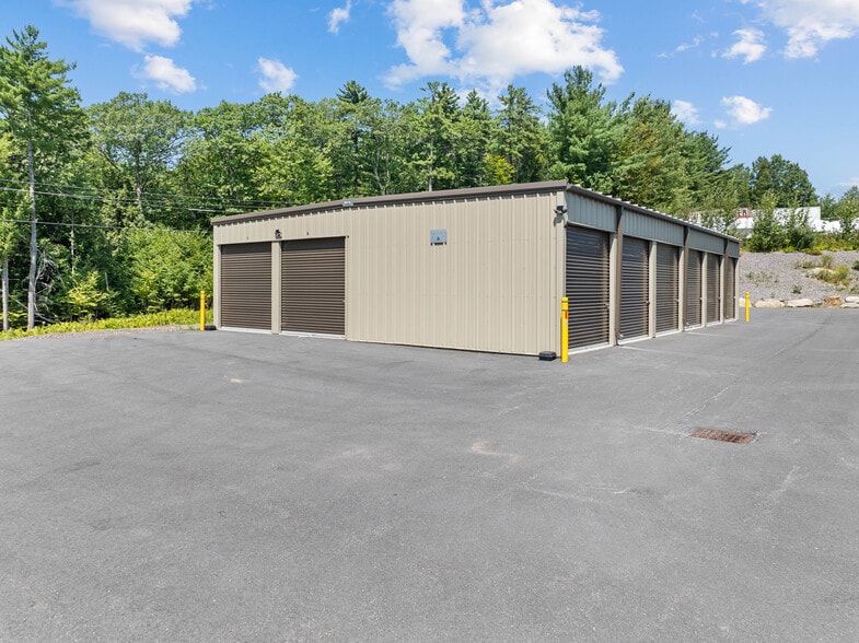 More Photos Of 30 Waterford Pl, Laconia Self Storage For Sale
