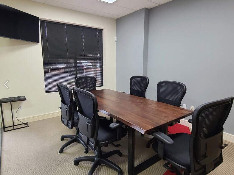More Photos Of 1880 W Oak Pky, Marietta Office For Sale