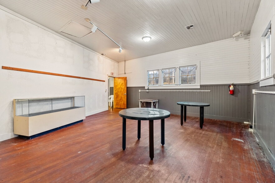 More Photos Of 121452 State Hwy 101, Orick Office For Sale