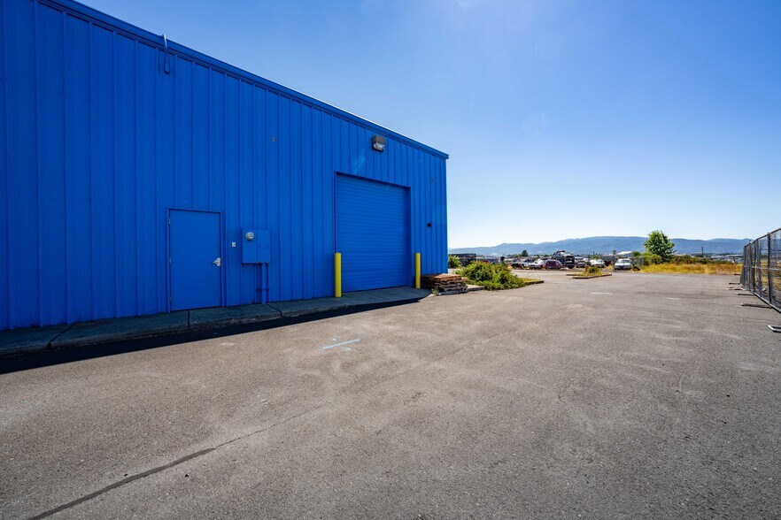 More Photos Of 3755 Crater Lake Hwy, Medford Freestanding For Sale