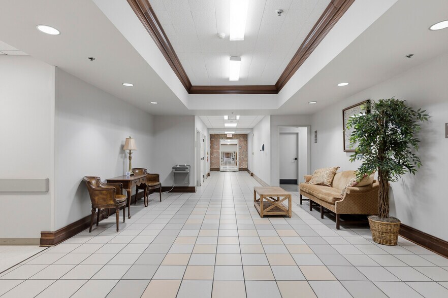 More Photos Of 450 Towne Center Blvd, Ridgeland Skilled Nursing Facility For Sale