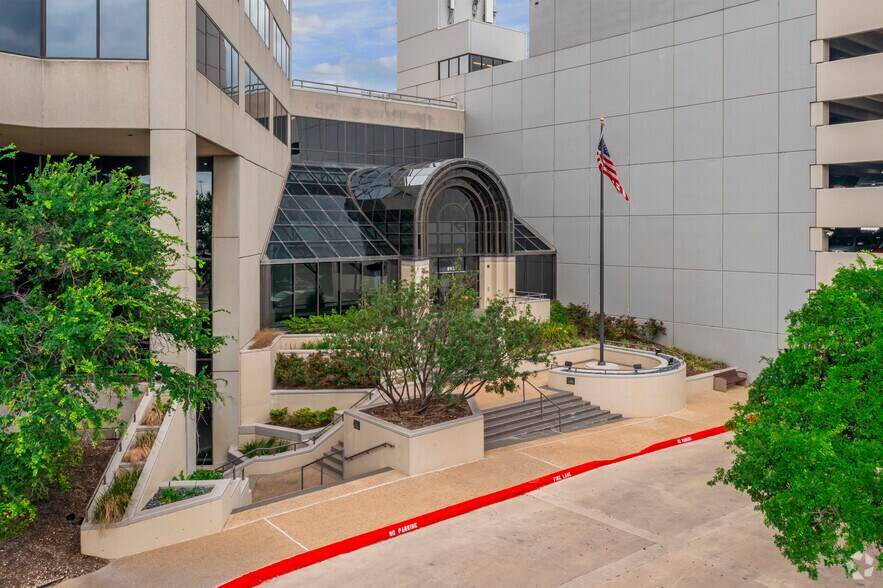 More Photos Of 8023 Vantage Dr, San Antonio Office For Lease