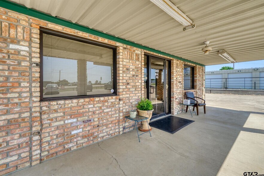 More Photos Of 1504 E Loop 304, Crockett Office For Sale