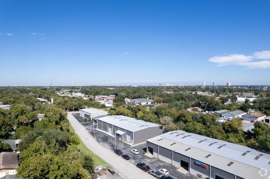 More Photos Of 711 Commercial Dr, Daytona Beach Manufacturing For Lease