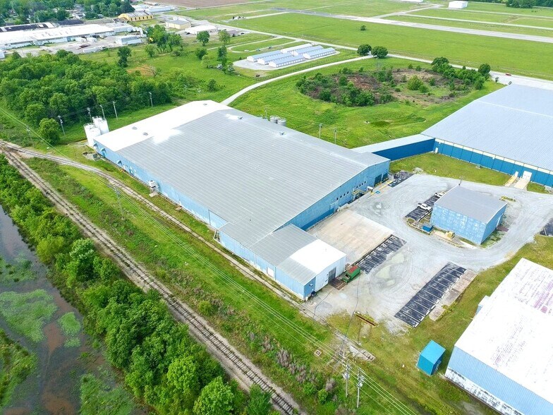More Photos Of 2400 Industrial Pky, Miami Unknown For Lease
