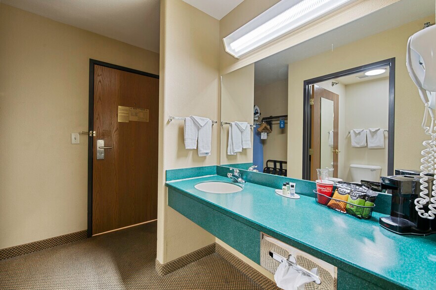 More Photos Of 1424 W Pine St, Pinedale Hotel For Sale