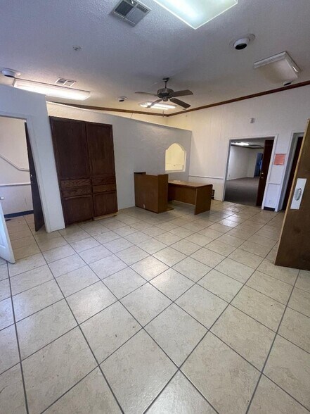 More Photos Of 1315 24th Ave SW, Norman Freestanding For Lease