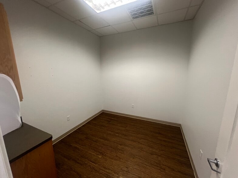More Photos Of 3202 S W S Young Dr, Killeen Medical For Lease