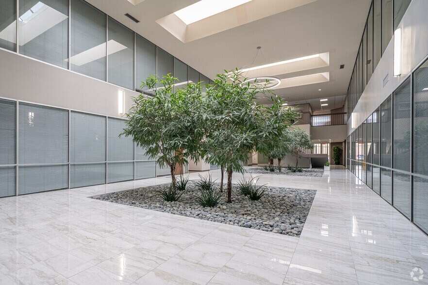 More Photos Of 450 N Sam Houston Pky E, Houston Medical For Lease