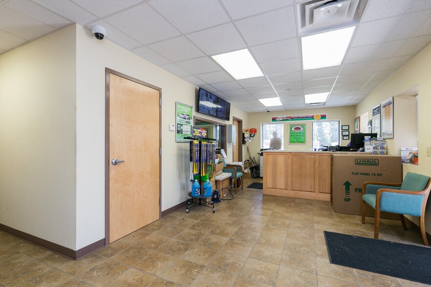 More Photos Of 1205 Old Ellis Rd, Roswell Self Storage For Lease