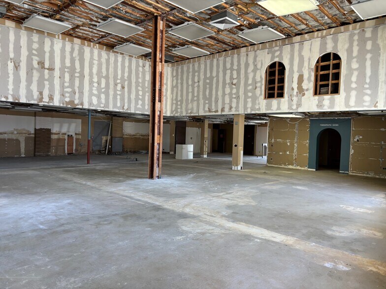 More Photos Of 499 Alvarado St, Monterey Freestanding For Lease