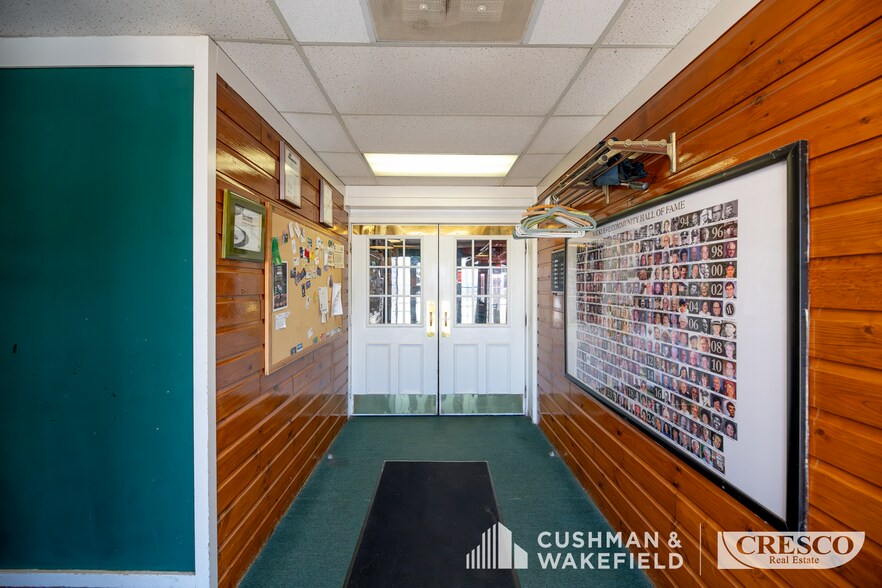 More Photos Of 29303 Euclid Ave, Wickliffe Restaurant For Sale