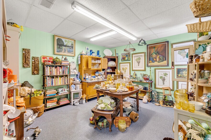 More Photos Of 112 N Orange St, Fredericksburg Storefront Retail Office For Sale