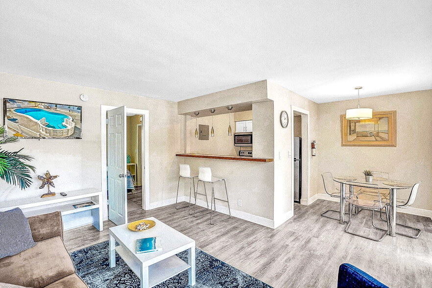 More Photos Of 3226 NE 12th St, Pompano Beach Apartments For Sale