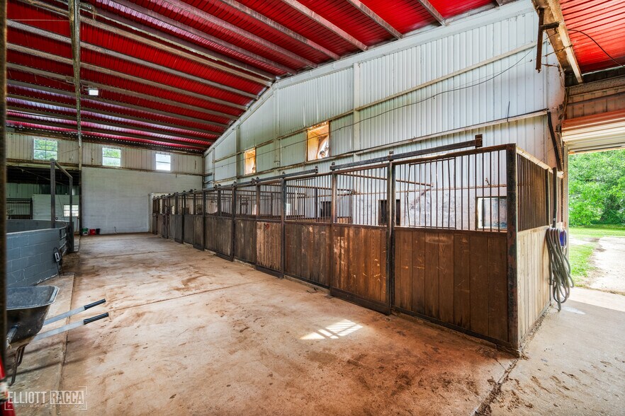 More Photos Of 1785 Old River Rd, Natchitoches Light Manufacturing For Sale