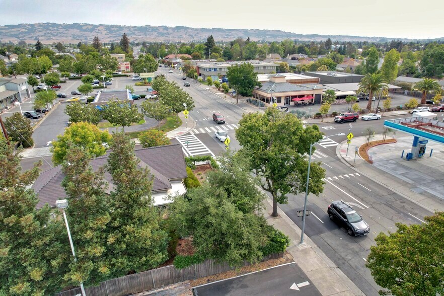 More Photos Of 527 E Washington St, Petaluma General Retail For Sale