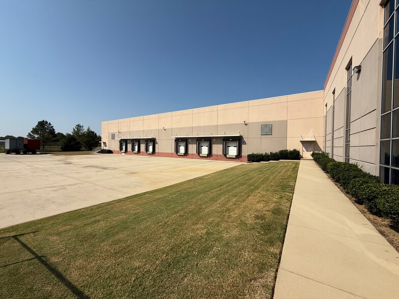 More Photos Of 241 Commercial Park Cir, Calera Distribution For Lease