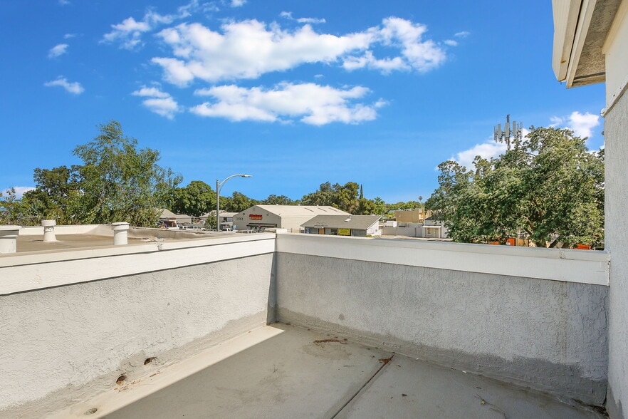 More Photos Of 250 W Main St, Woodland Office For Lease