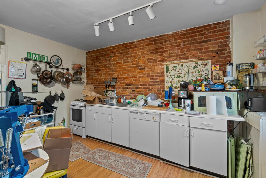 More Photos Of 3433 Guilford Ter, Baltimore Multifamily For Sale