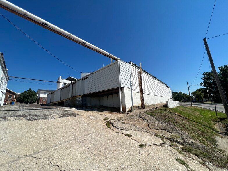More Photos Of 1915 State St, Chester Manufacturing For Sale