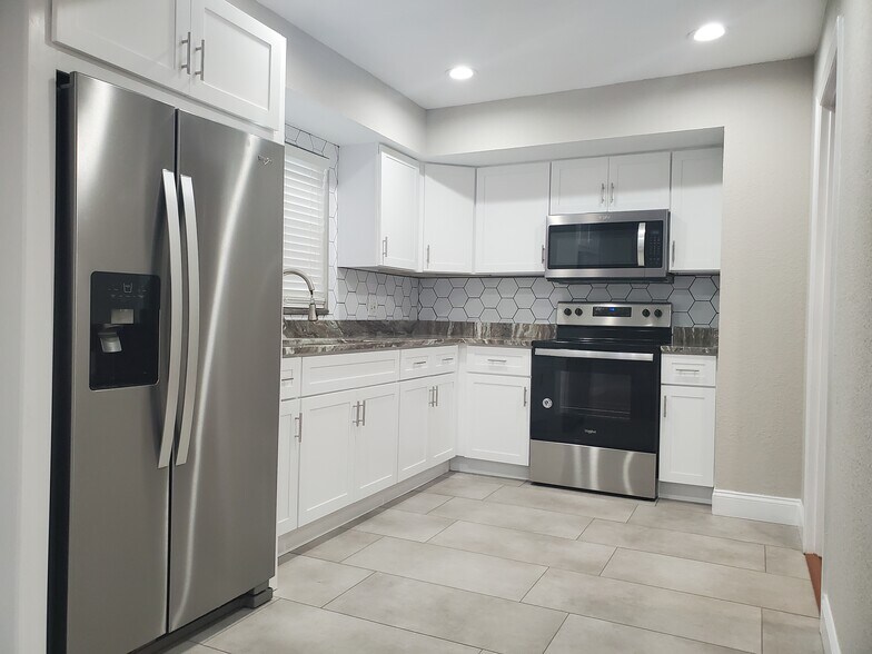 More Photos Of 5105 Memorial Hwy, Tampa Office Residential For Lease