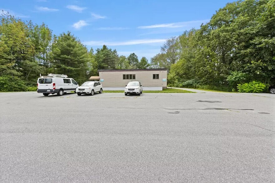 More Photos Of 587 Spring St, Westbrook Office For Sale