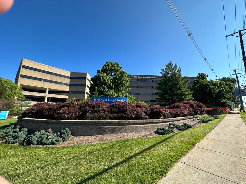 More Photos Of 1401 Harrodsburg Rd, Lexington Medical For Sale