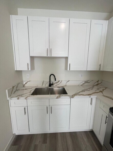 More Photos Of 4546 W 17th St, Los Angeles Apartments For Sale