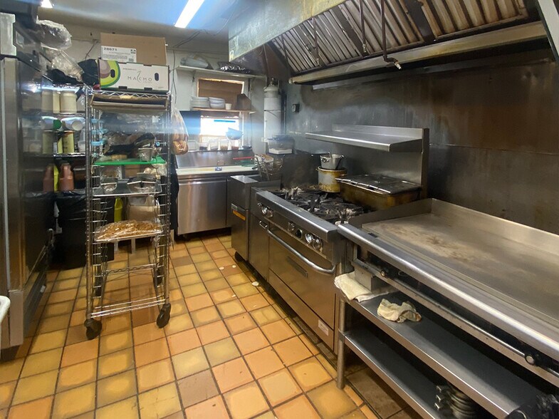 More Photos Of 1041-1043 Marshall St, Baltimore Bar For Sale