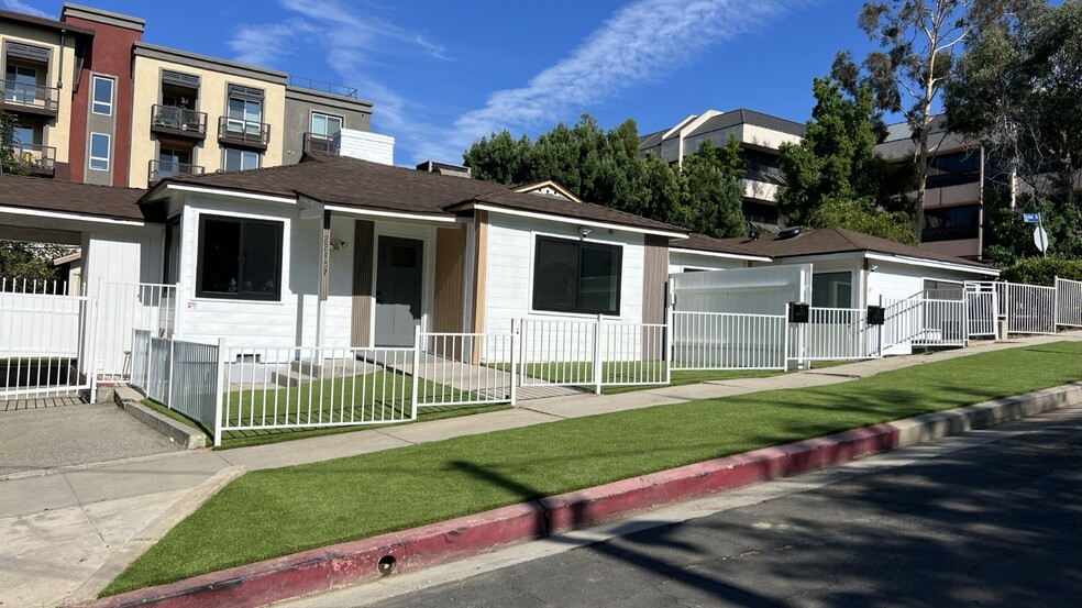 Primary Photo Of 22157 Clarendon St, Woodland Hills Office For Sale