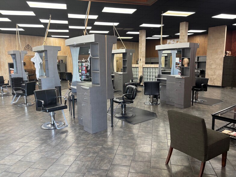 More Photos Of 434 S West St, Wichita Freestanding For Lease