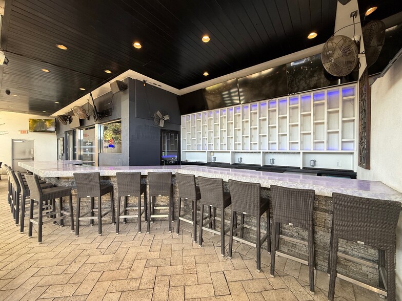 More Photos Of 2702 W Kennedy Blvd, Tampa Restaurant For Lease