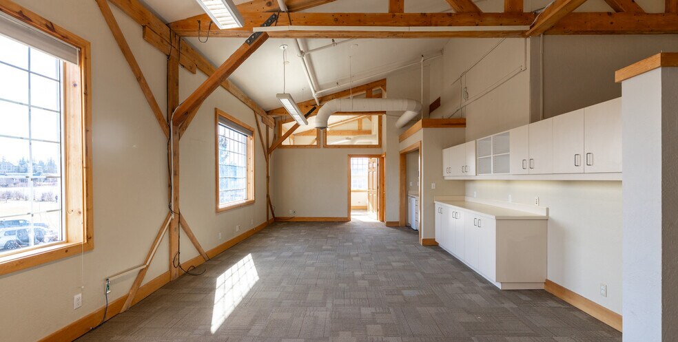 More Photos Of 805 SW Industrial Way, Bend Loft Creative Space For Lease