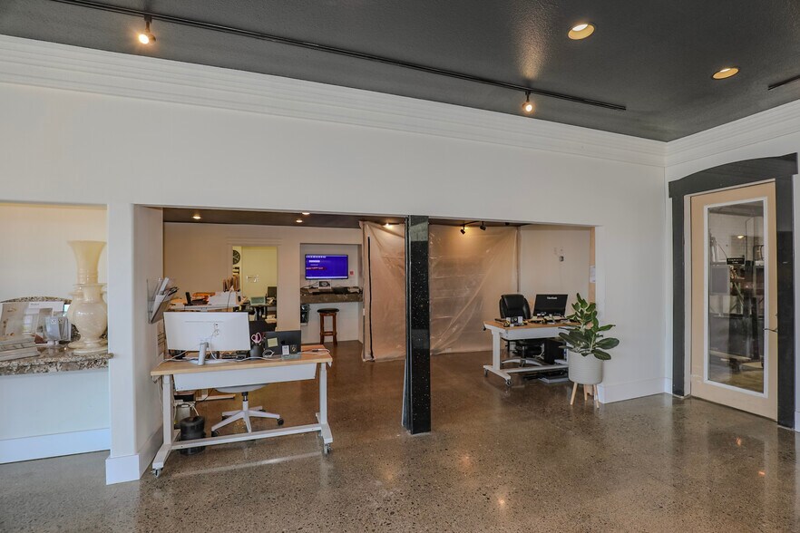 More Photos Of 403 NE Winchester St, Roseburg Freestanding For Sale