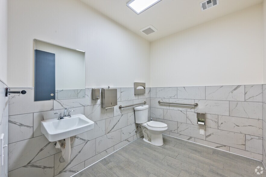 More Photos Of 10807 Laurel St, Rancho Cucamonga Medical For Sale